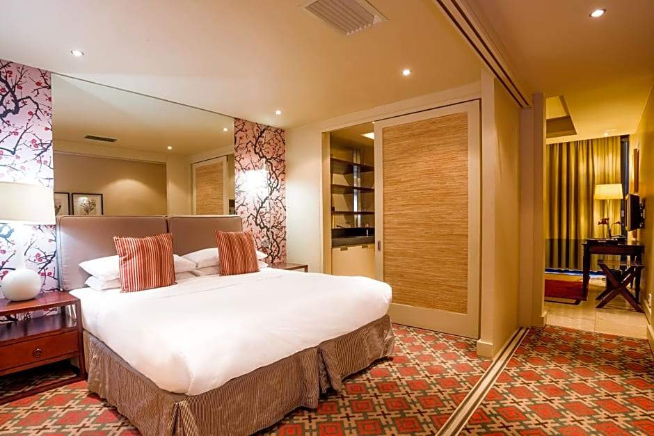 Royal Palm — guest room