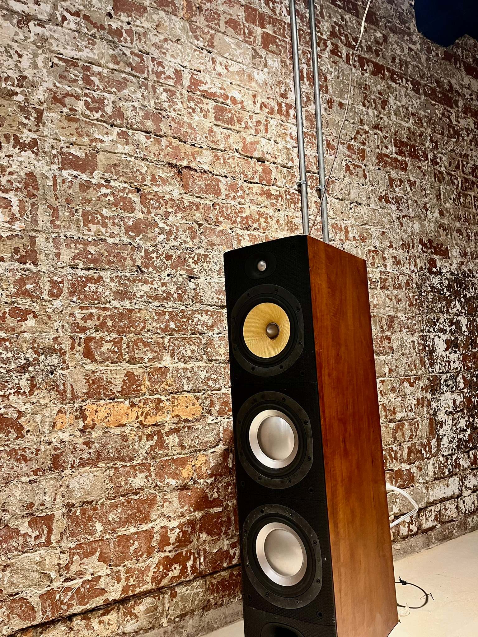 DG Technologies heritage entertainment room build detail: Real Men Position Their Speakers Before Furnature